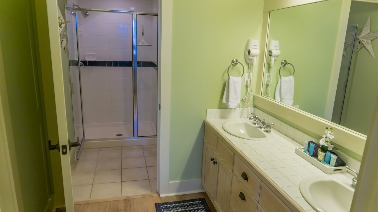 Photo of Bathroom in Baytowne Wharf