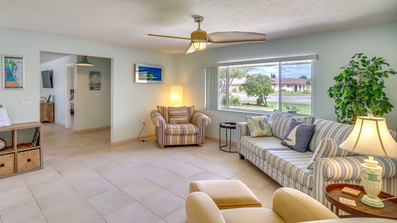 Photo of Livingroom in Holiday Cove