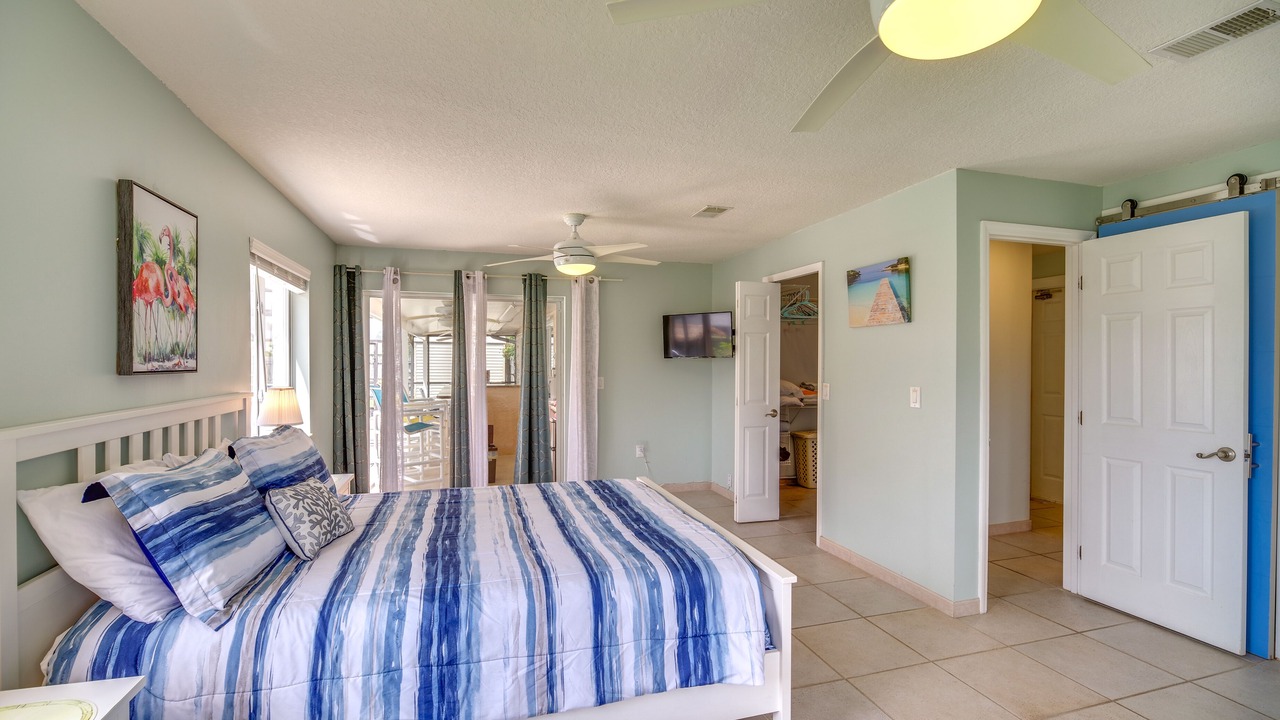 Photo of Bedroom in Holiday Cove