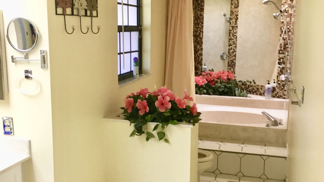 Photo of Bathroom in Kings Lake