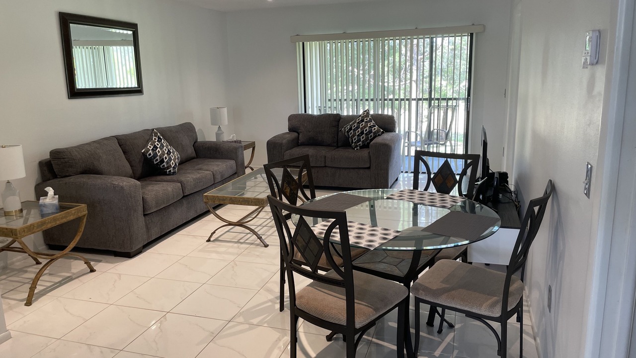 Photo of Livingroom in East Lake Woodlands