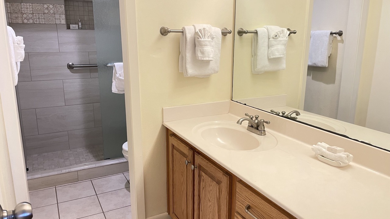 Photo of Bathroom in Orange Beach East