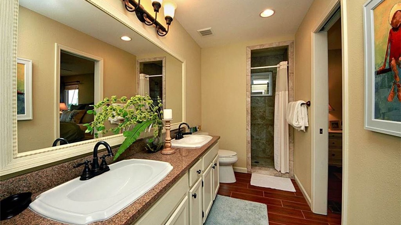 Photo of Bathroom in Crystal Beach