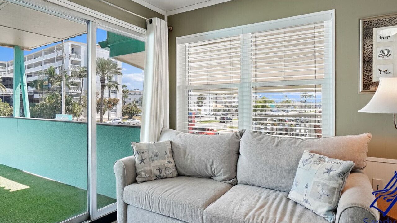 Photo of Livingroom in North Redington Beach