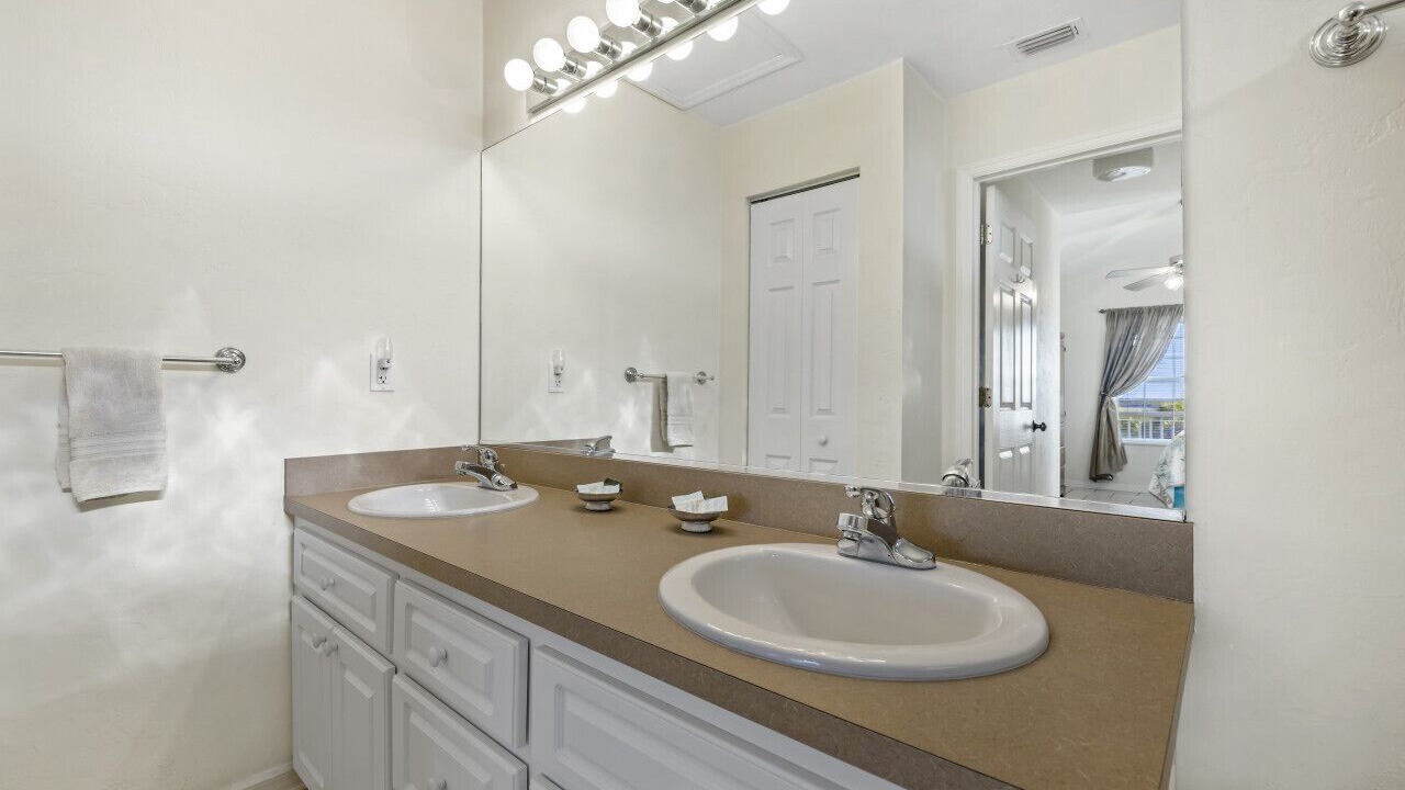 Photo of Bathroom in Cedar Key