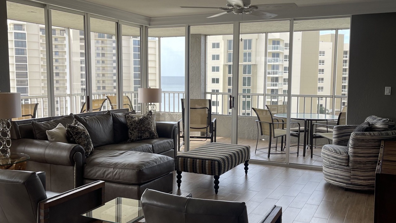 Photo of Livingroom in Vanderbilt Beach