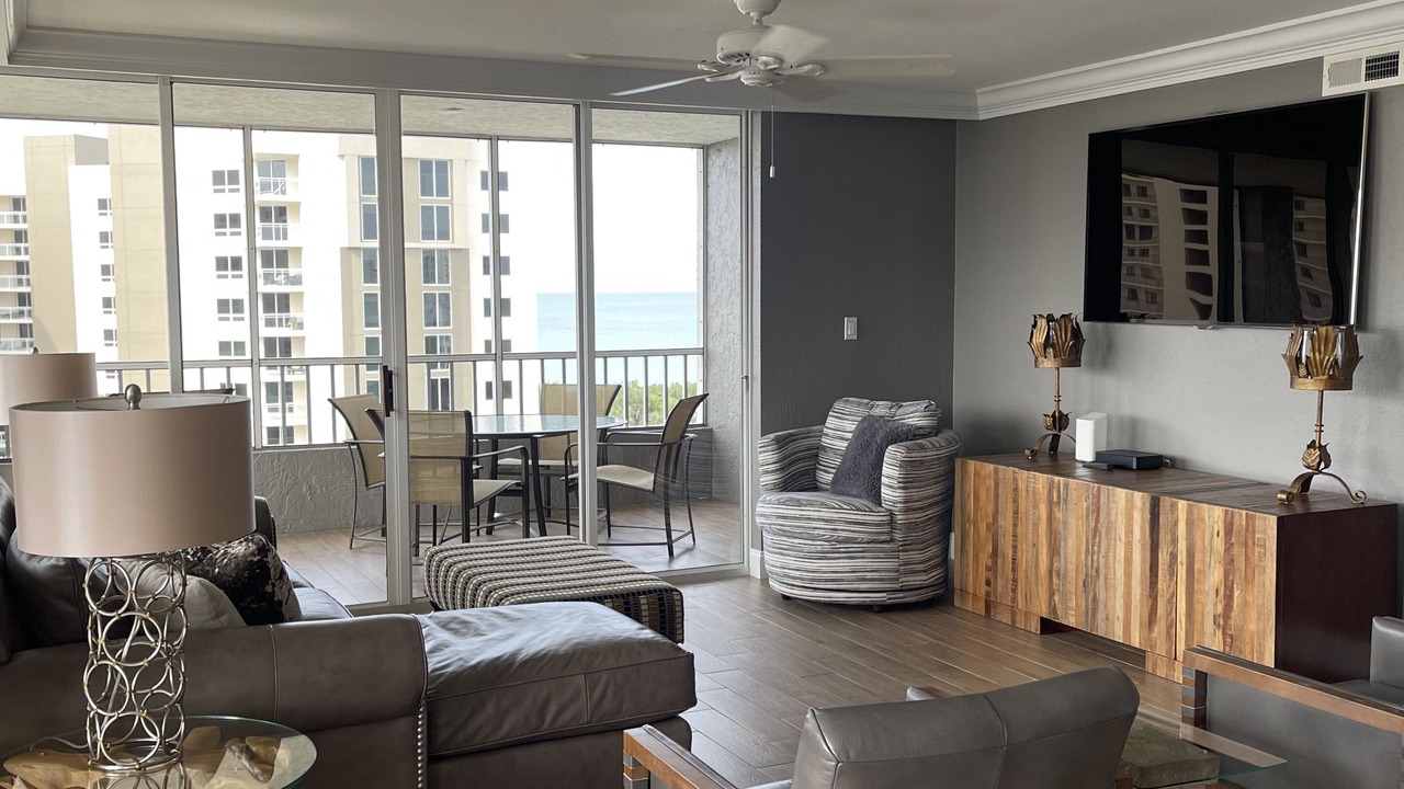 Photo of Livingroom in Vanderbilt Beach