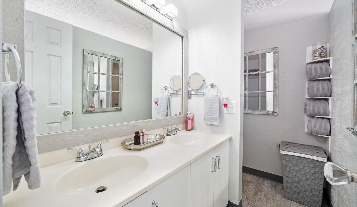 Photo of Bathroom in Lenox Park