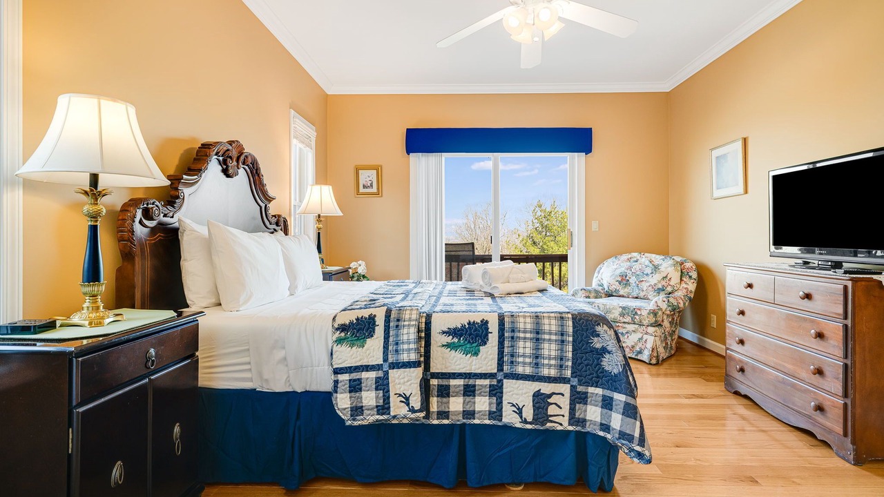 Photo of Bedroom in Hendersonville