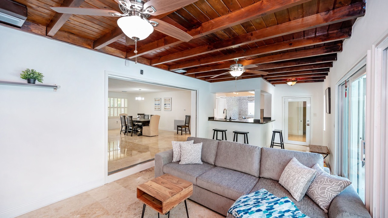 Photo of Livingroom in Miami Springs