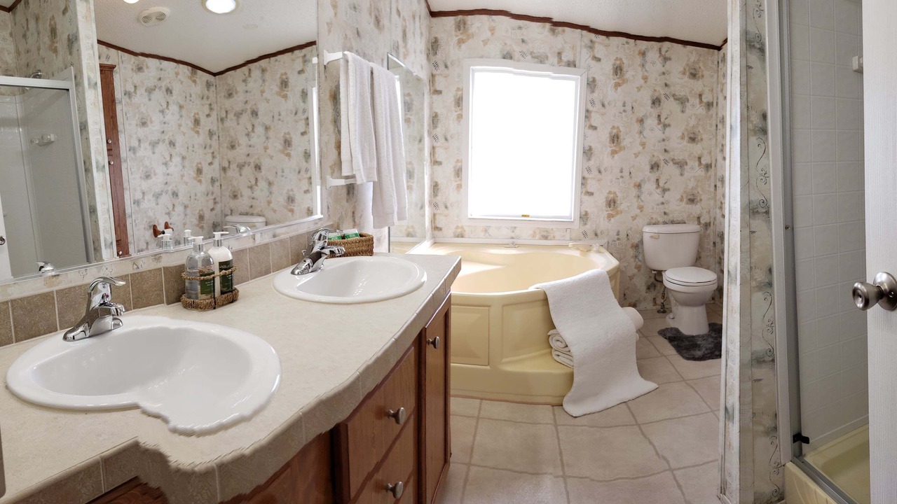 Photo of Bathroom in Buckhead Ridge