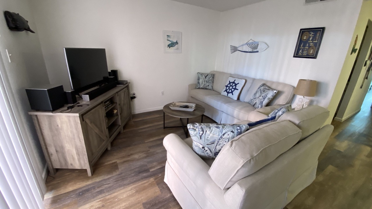 Photo of Livingroom in Bayview