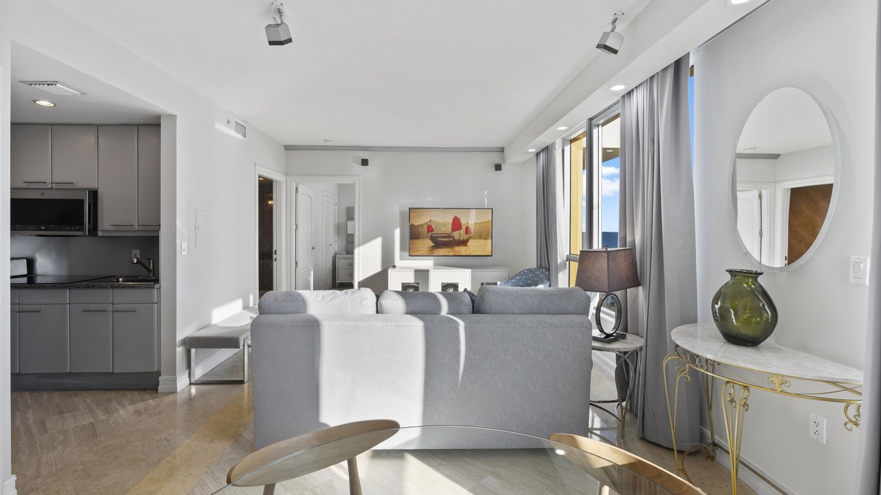 Photo of Livingroom in South of Fifth