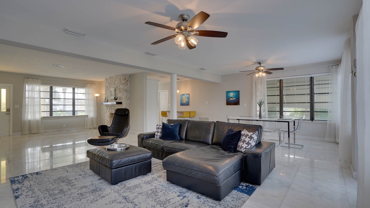 Photo of Livingroom in Santa Barbara Estates