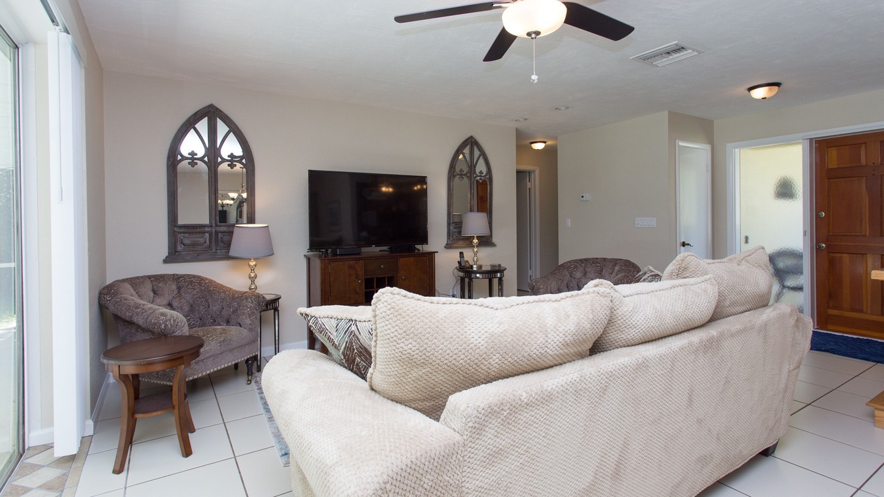 Photo of Livingroom in Yacht Club