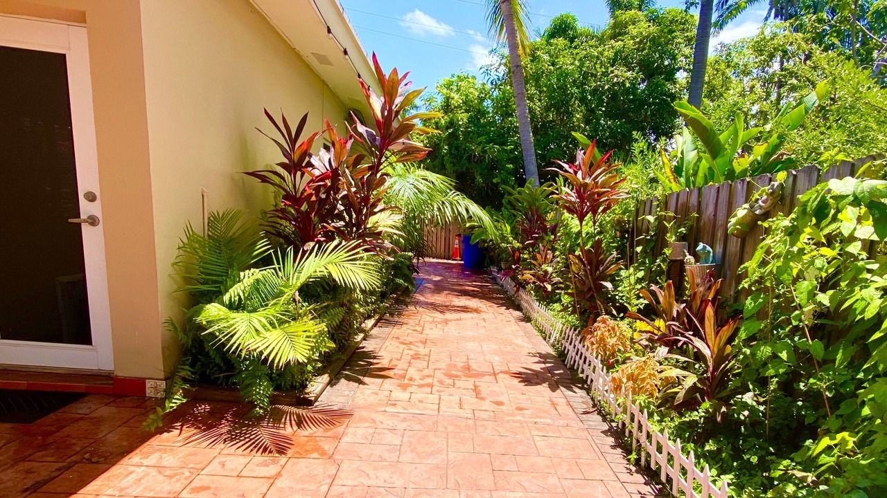Photo of Outdoor in Hollywood Lakes