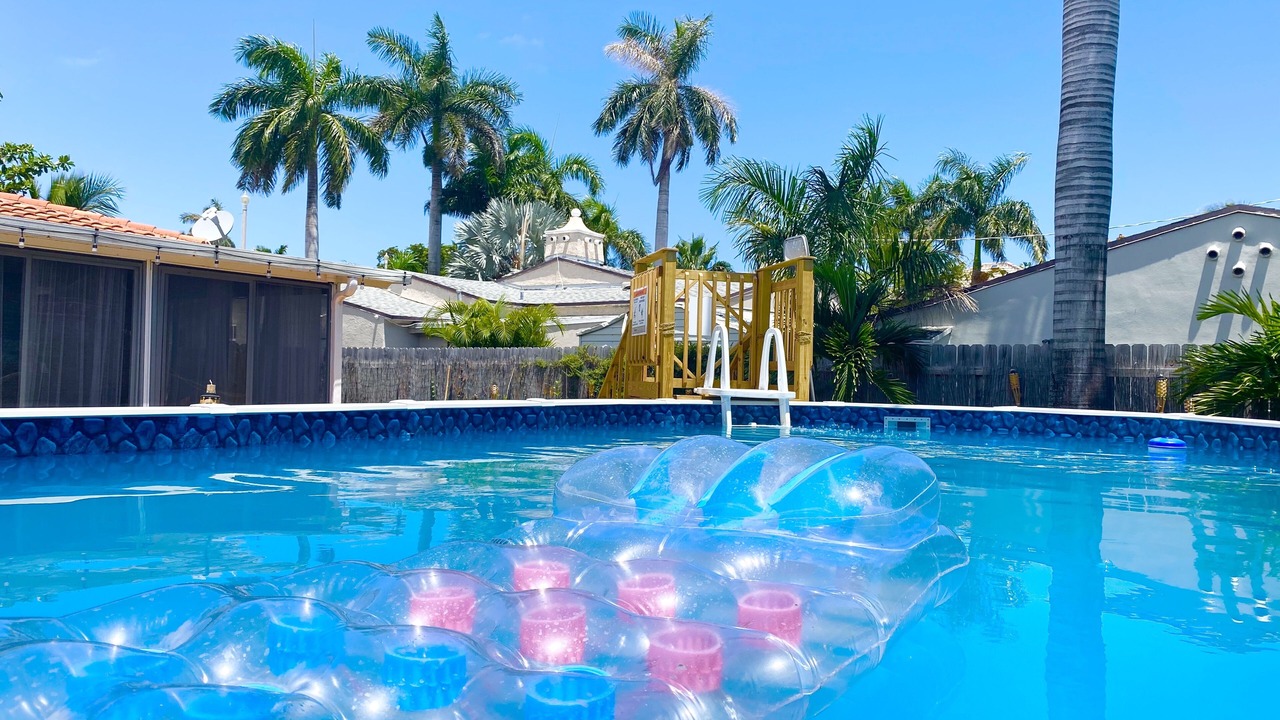 Photo of Outdoor in Hollywood Lakes