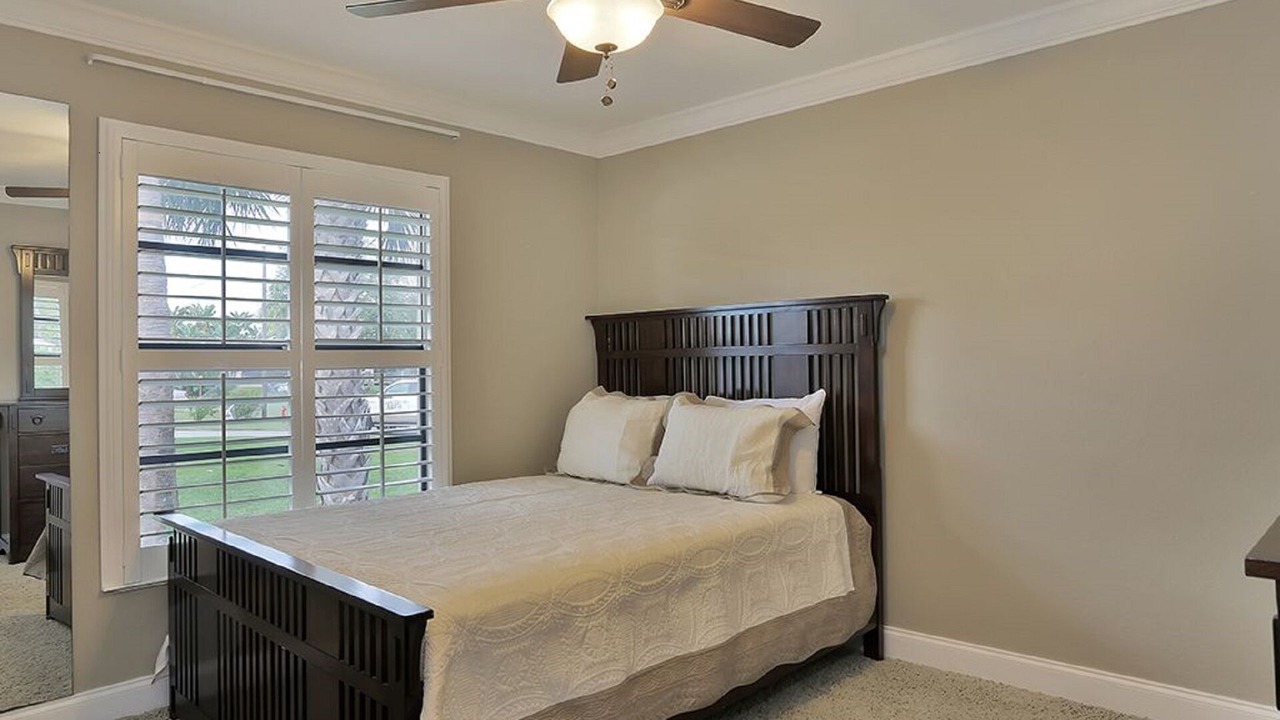 Photo of Bedroom in Yacht Club