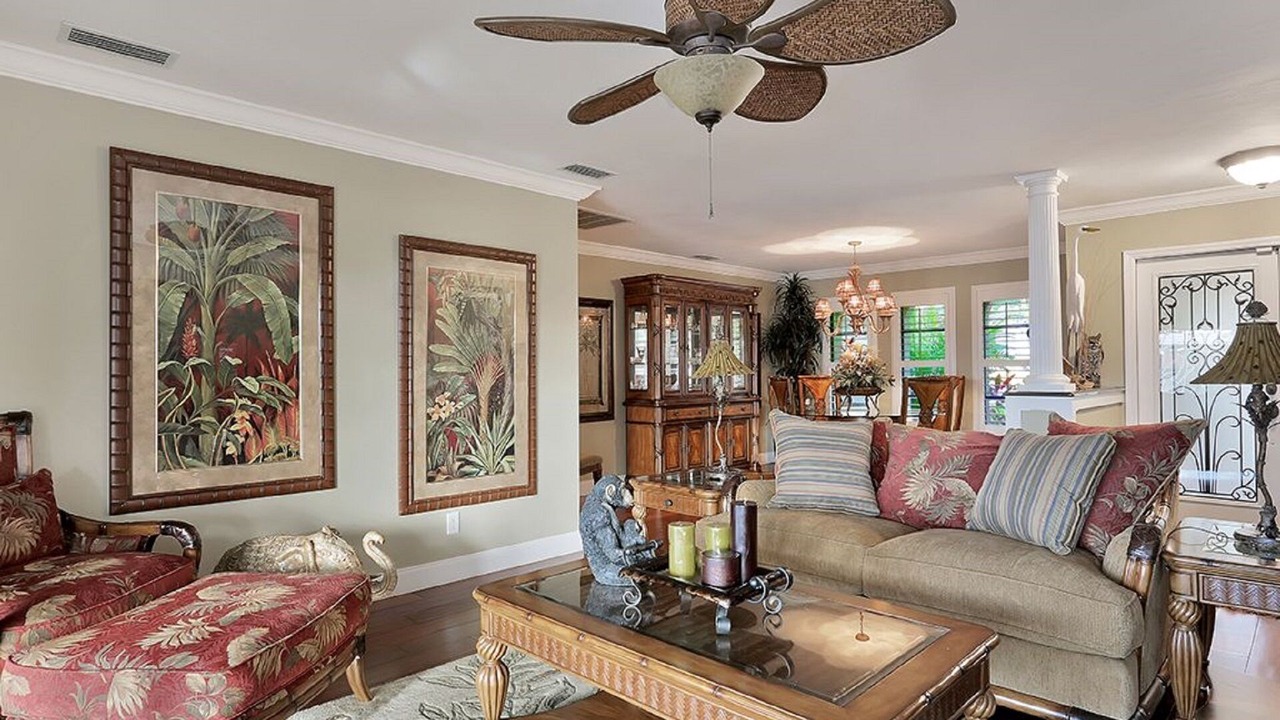 Photo of Livingroom in Yacht Club