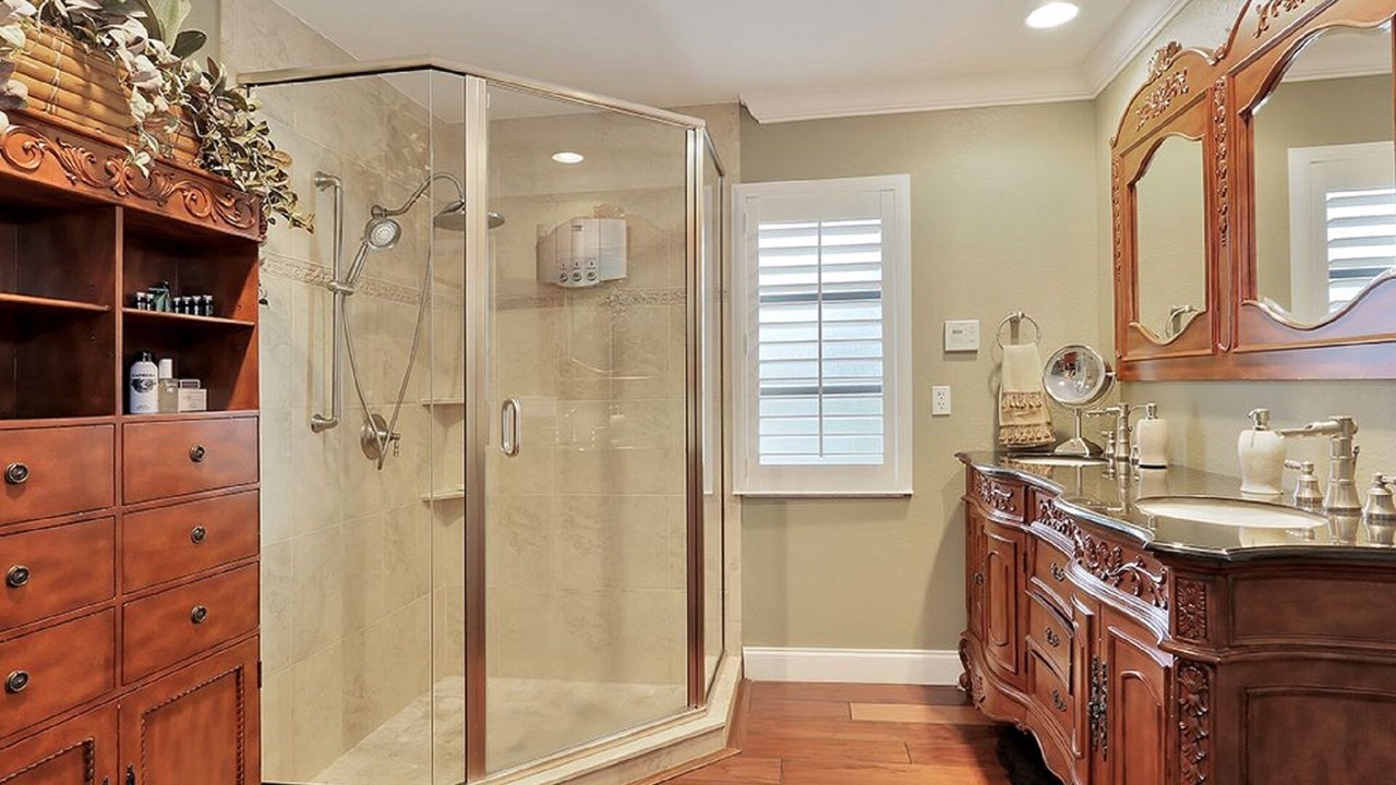 Photo of Bathroom in Yacht Club