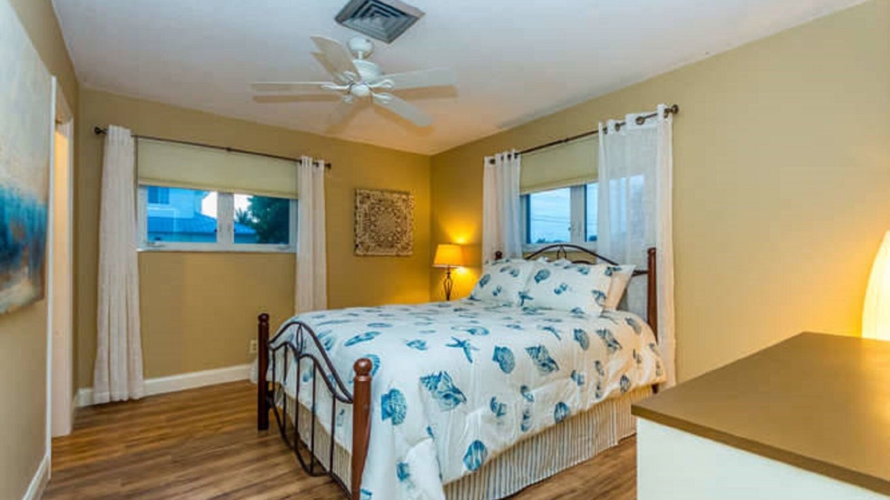Photo of Bedroom in Garden Isles