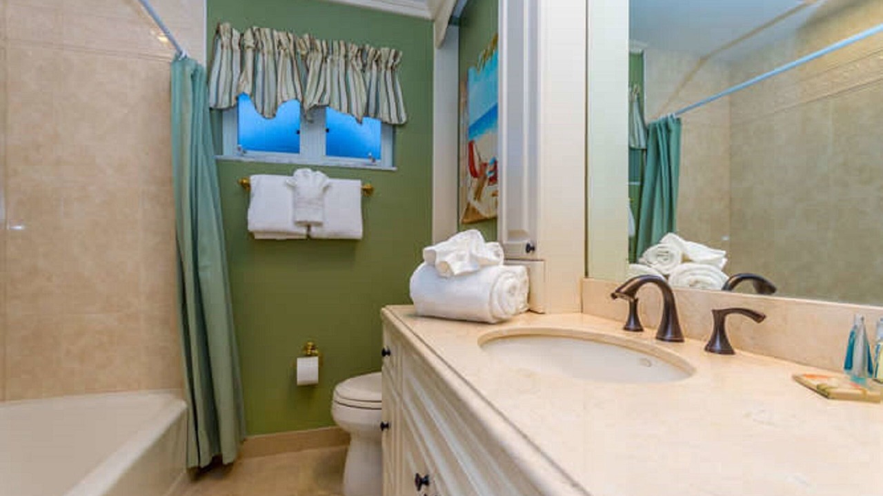 Photo of Bathroom in Garden Isles
