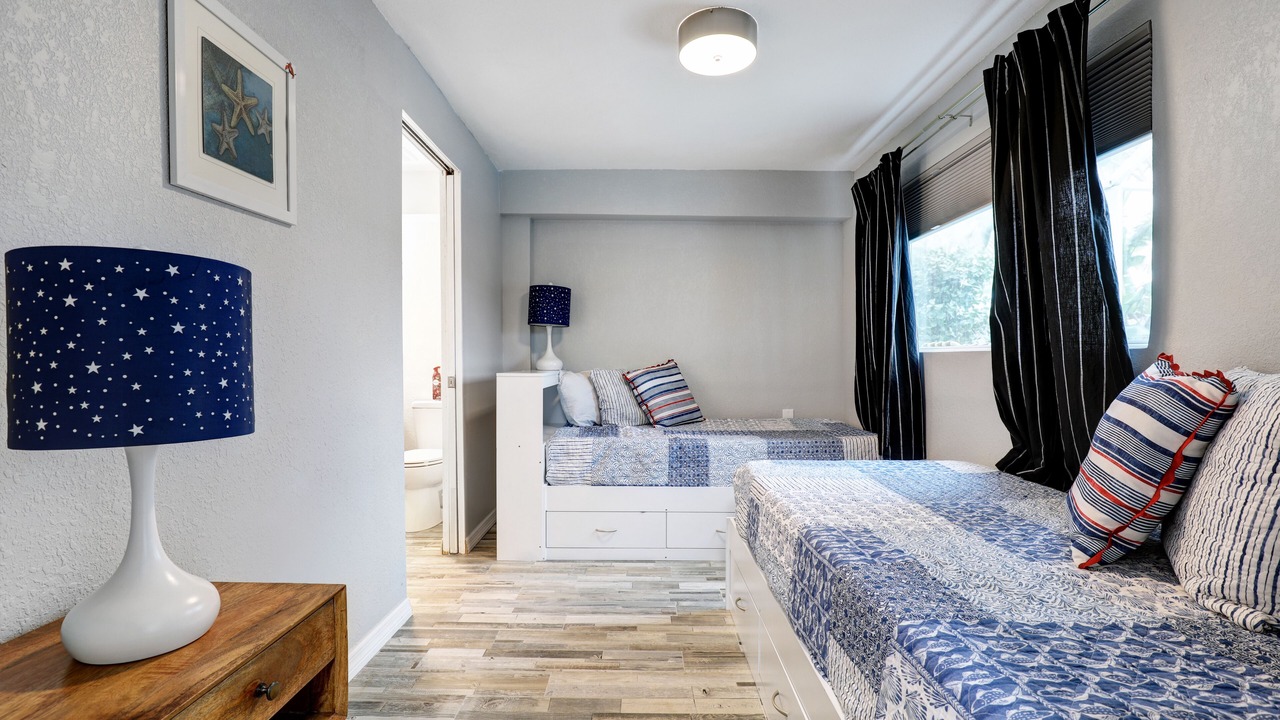 Photo of Bedroom in Mid Island