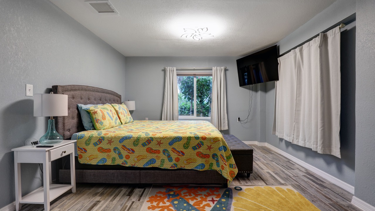 Photo of Bedroom in Mid Island
