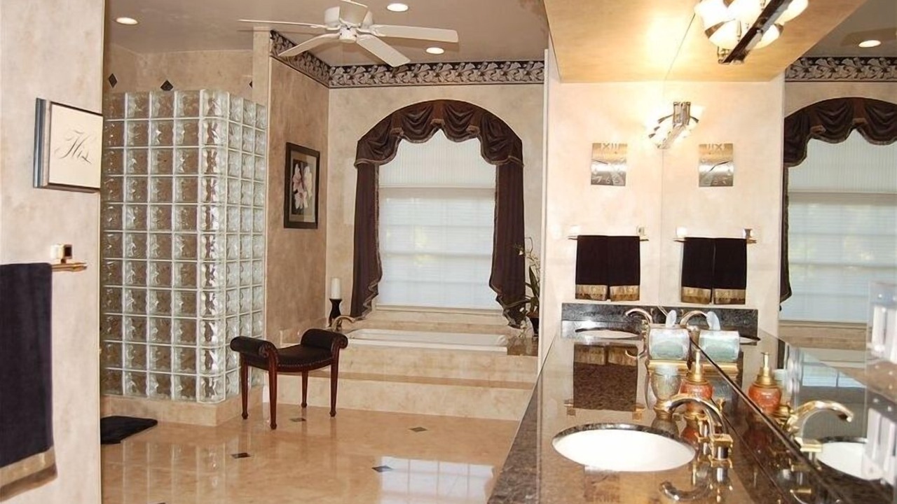 Photo of Bathroom in Connors