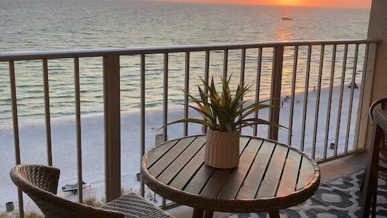 Photo of Patio Balcony in Crescent Beach