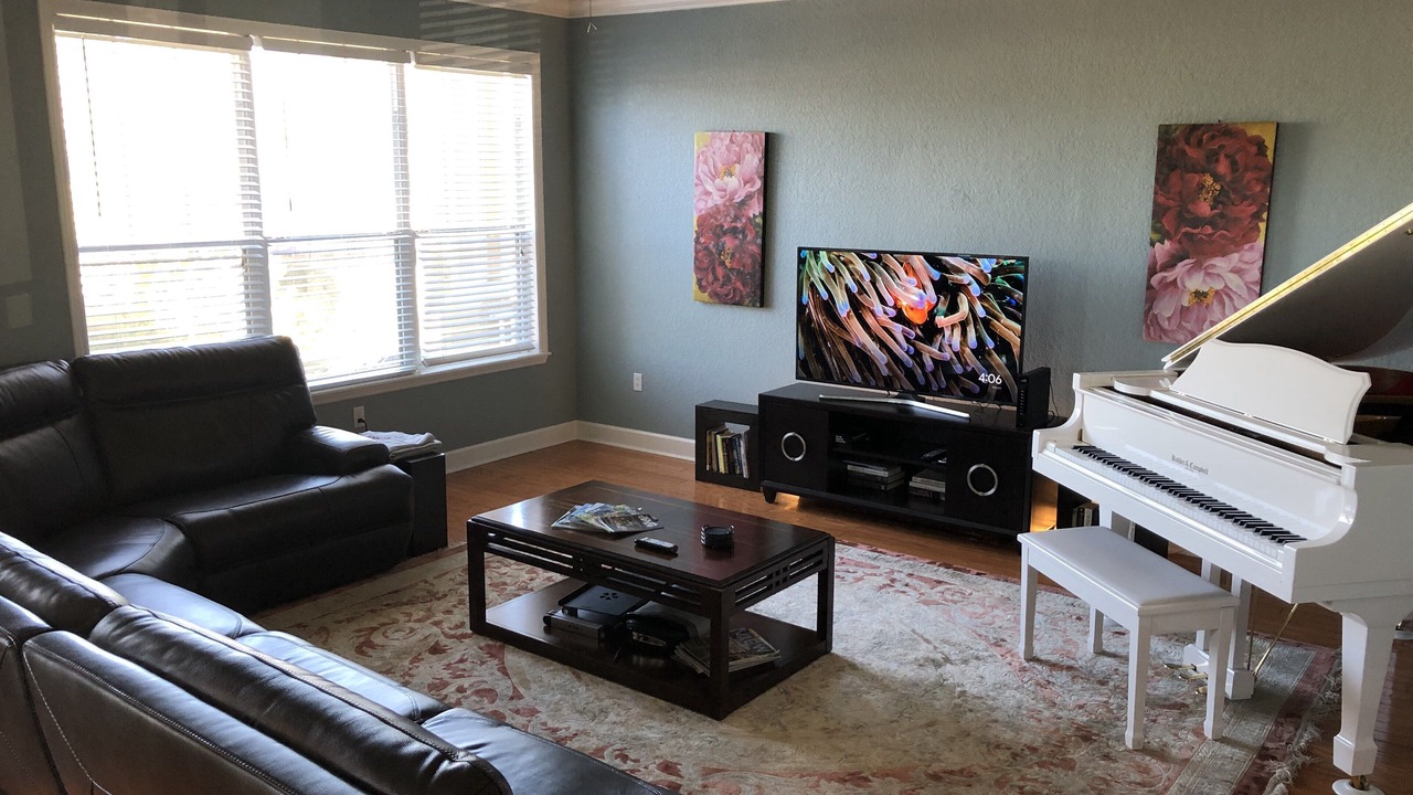 Photo of Livingroom in Courier City - Oscawana