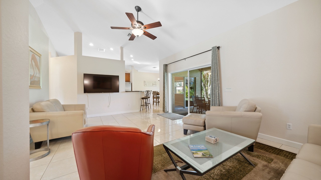 Photo of Livingroom in White City