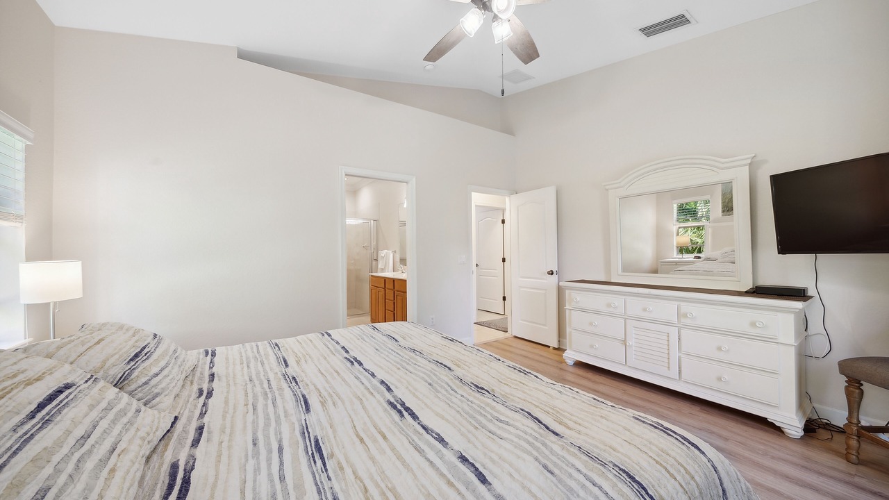 Photo of Bedroom in White City