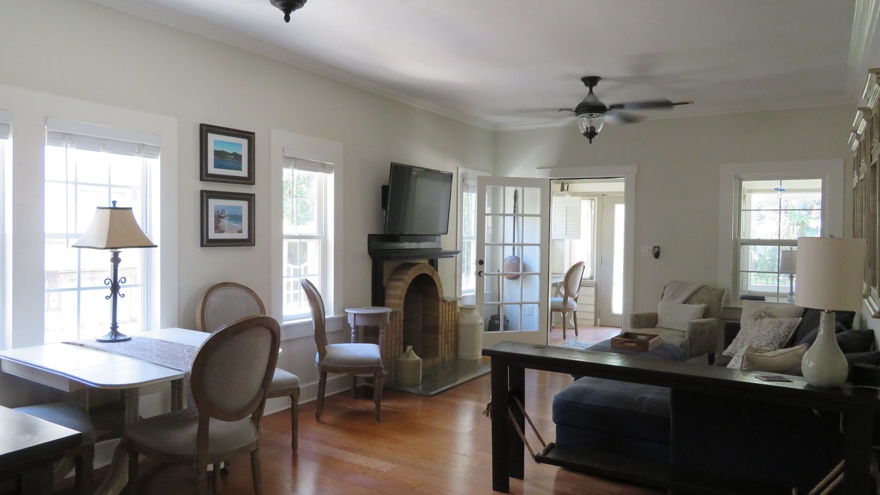Photo of Livingroom in Historic Old Northeast