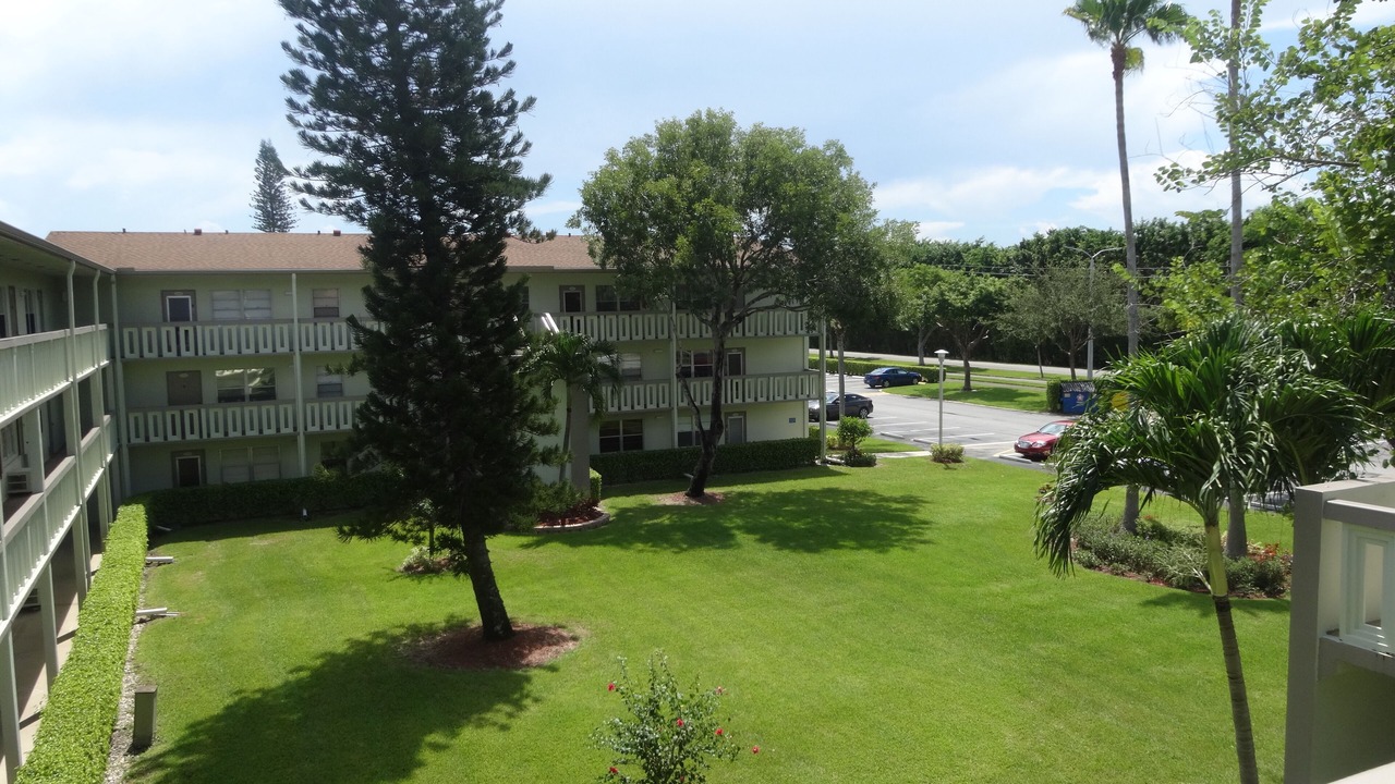 Photo of Outdoor in Hamptons at Boca Raton