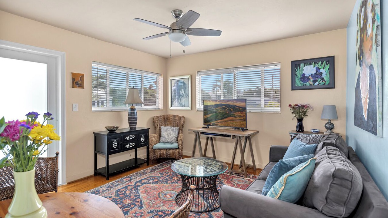Photo of Livingroom in North Beach