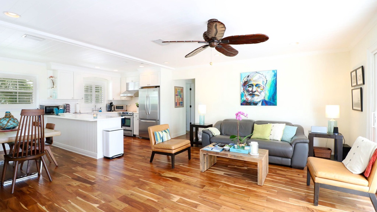 Photo of Livingroom in Venetian Shores