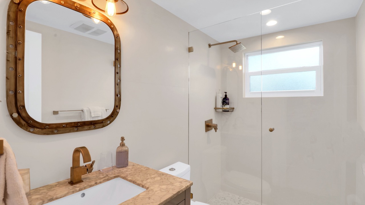 Photo of Bathroom in Venetian Shores