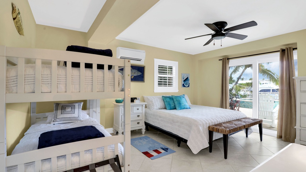Photo of Bedroom in Venetian Shores
