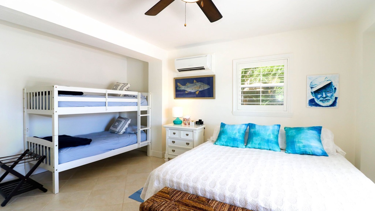 Photo of Bedroom in Venetian Shores