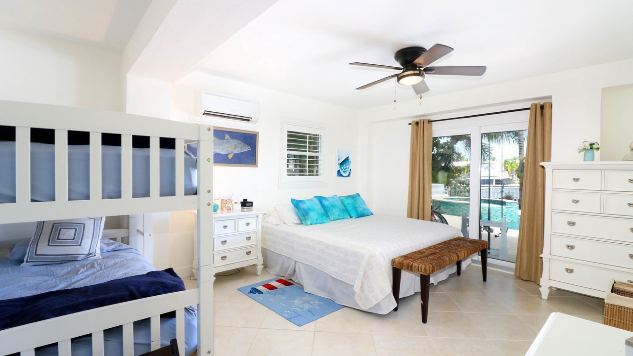 Photo of Bedroom in Venetian Shores