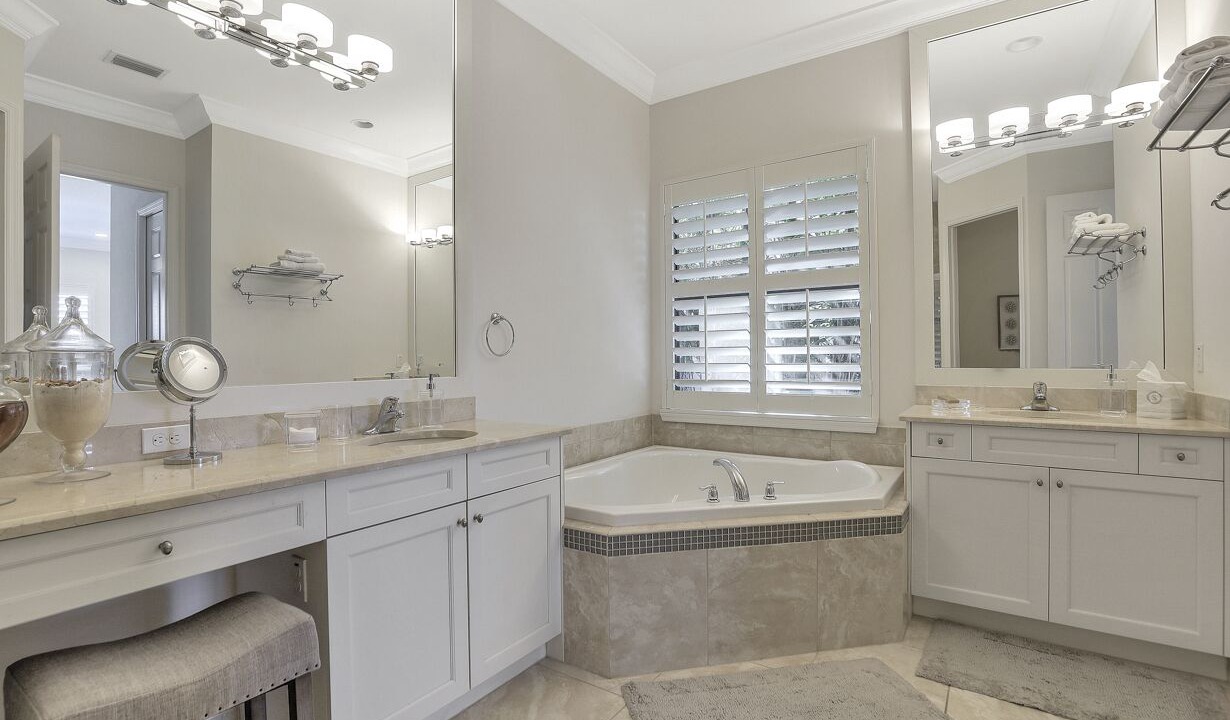 Photo of Bathroom in Naples