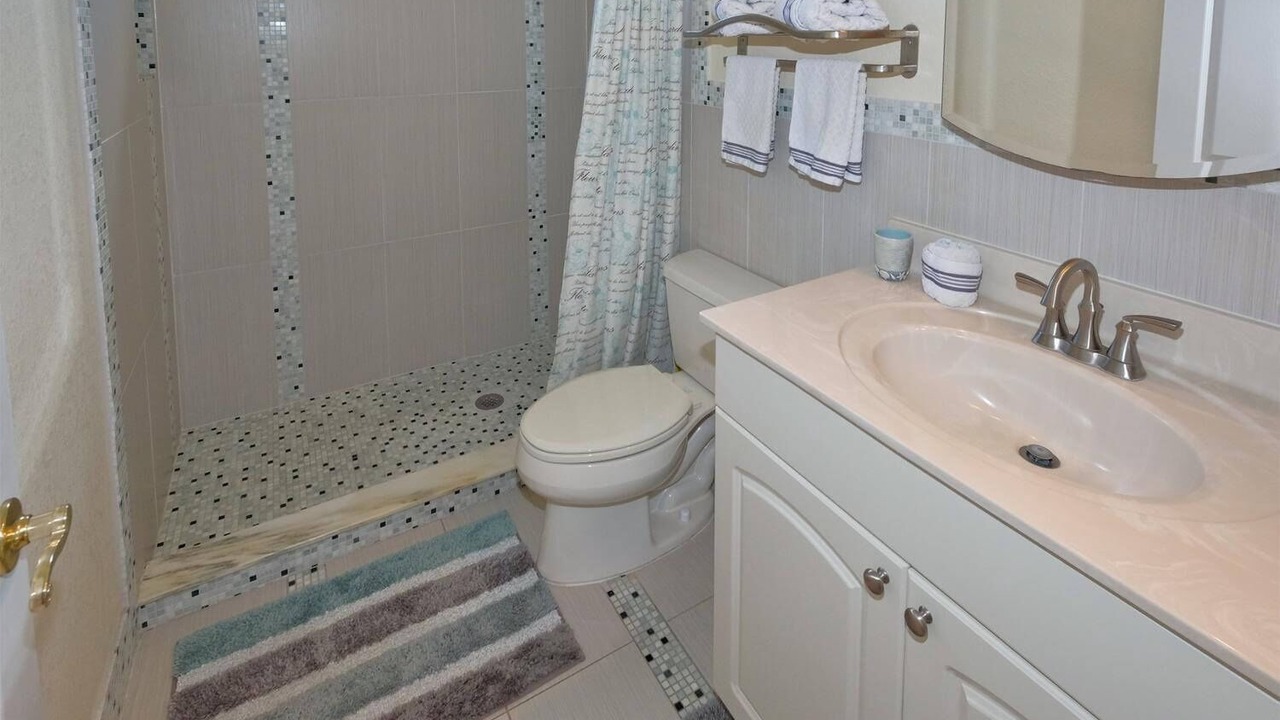 Photo of Bathroom in Mariner