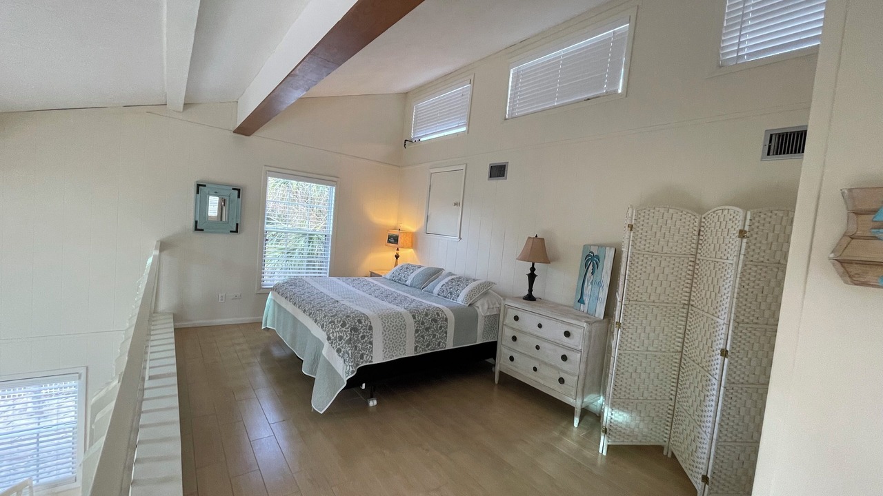 Photo of Bedroom in Golden Beach