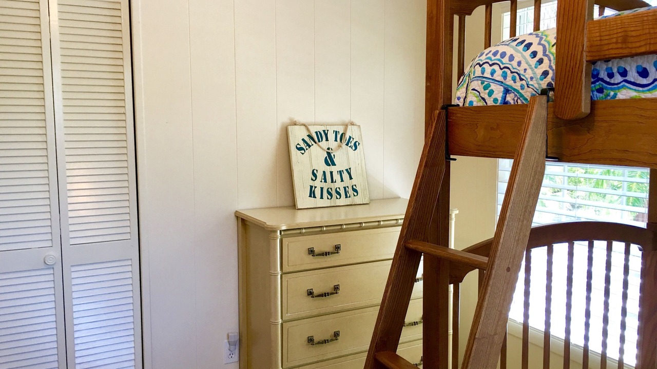 Photo of Bedroom in Golden Beach