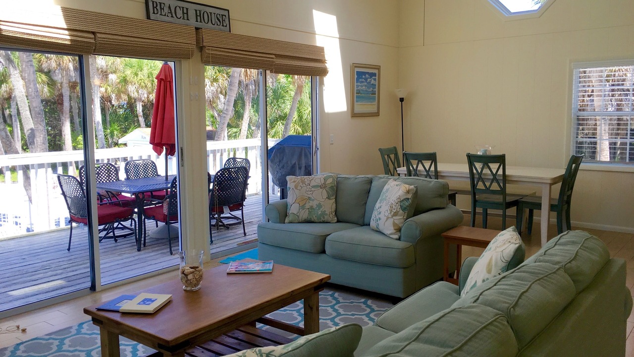Photo of Livingroom in Golden Beach