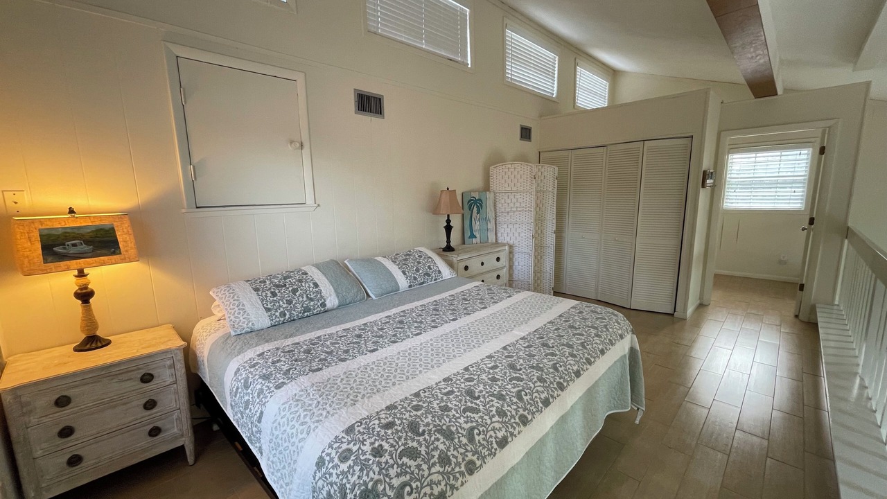 Photo of Bedroom in Golden Beach