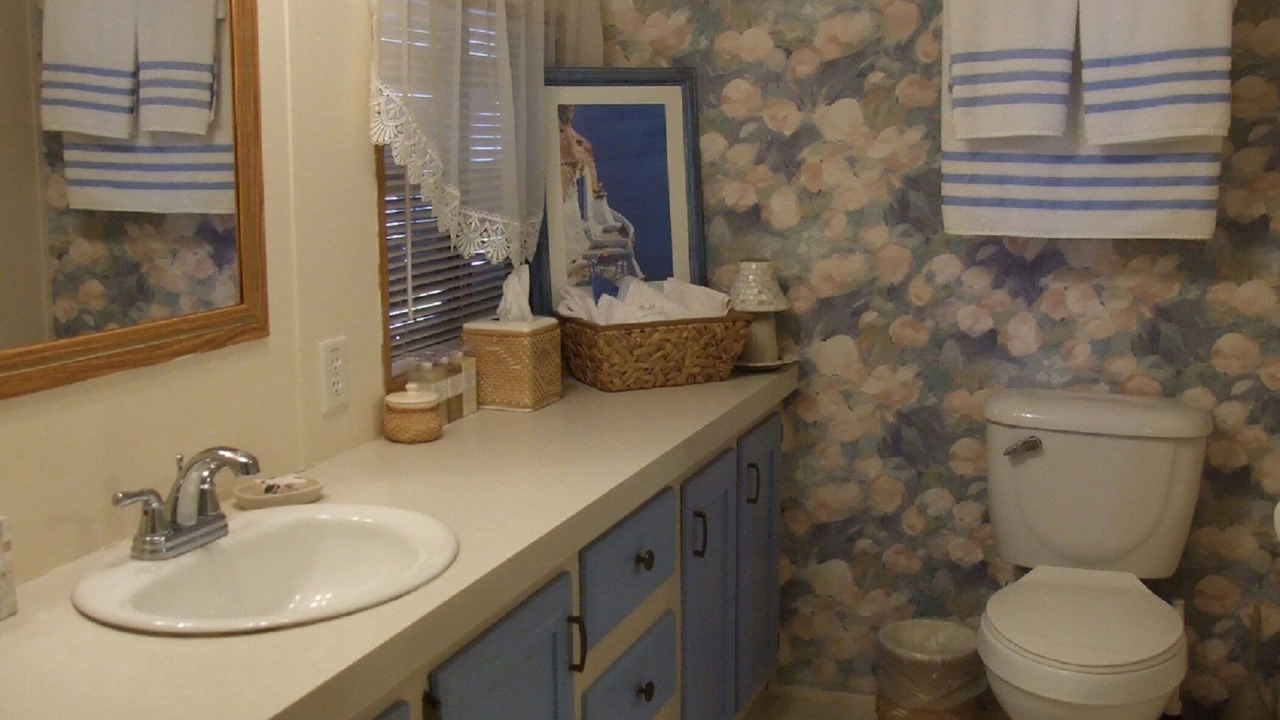 Photo of Bathroom in Auburndale