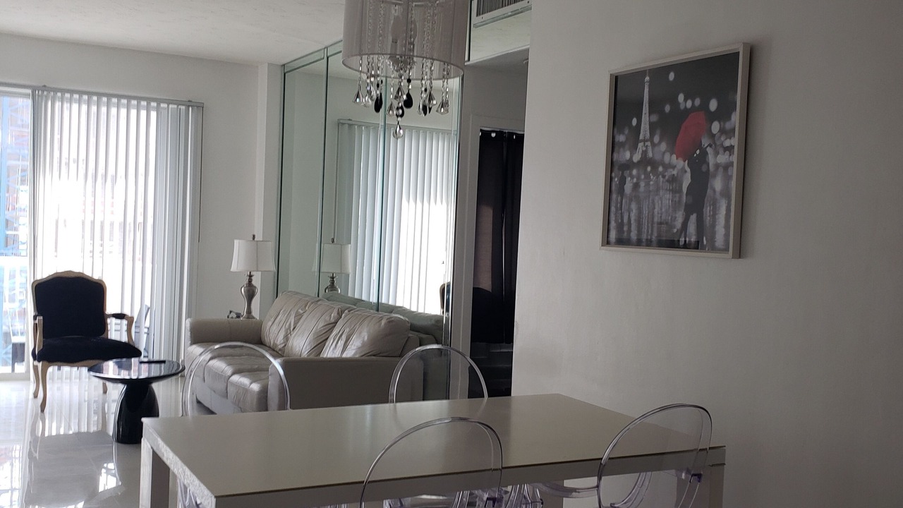 Photo of Livingroom in Surfside