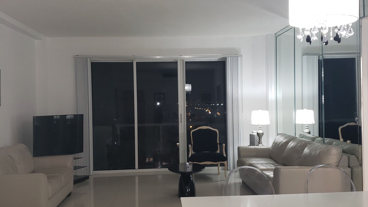 Photo of Livingroom in Surfside